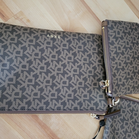 NWT DKNY Wristlets - Picture 2 of 5